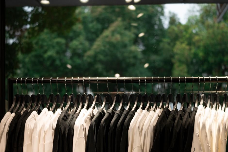 Imagen ilustrativa: Ropa Gótica Online: Tiendas y Marcas para Comprar en España